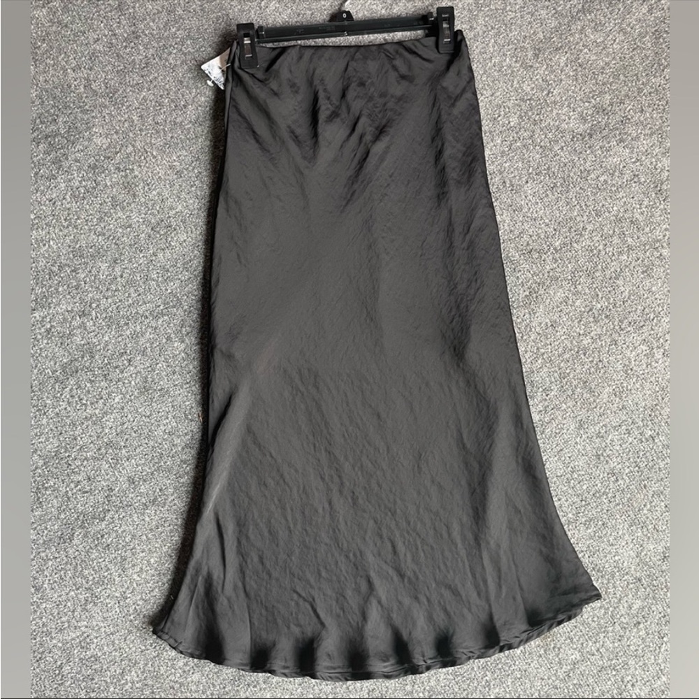 Islander Black Shiny polyester elastic waist, ruffled hem long skirt size small